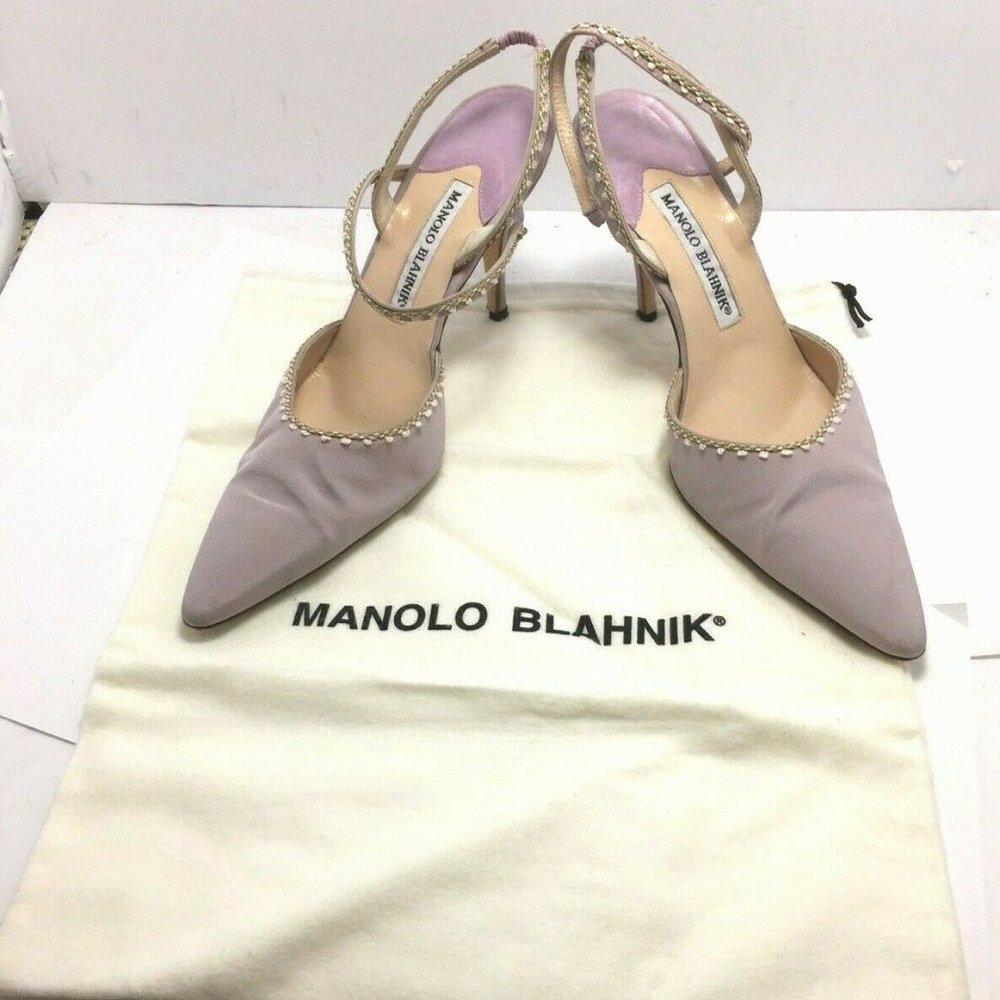 MANOLO BLAHNIK BLACK Satin Kitten Heel